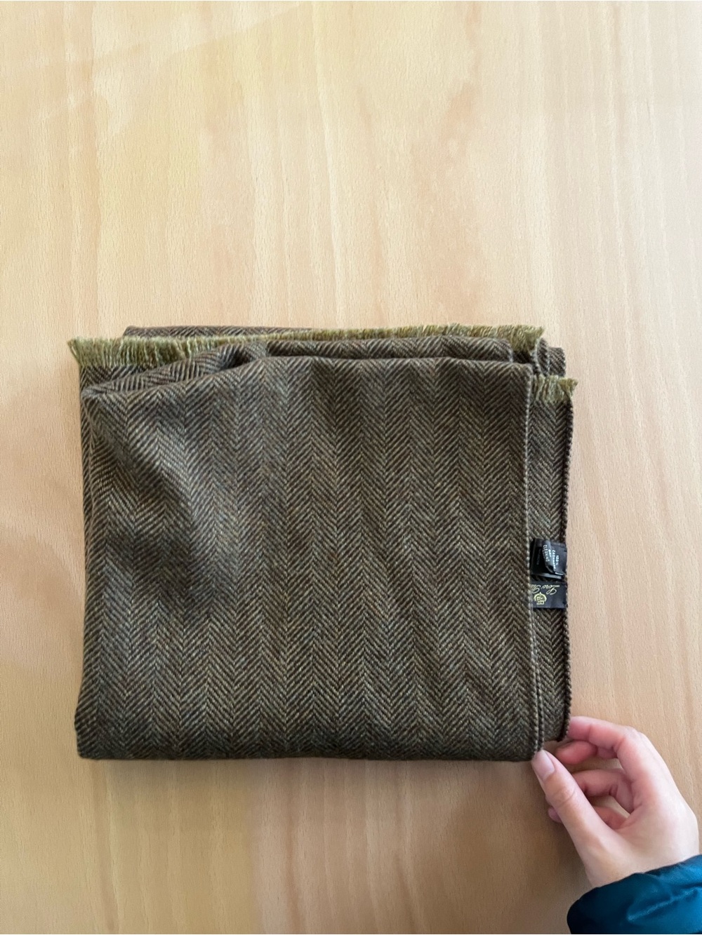 Authentic Loro Piana 100% Cashmere Scarf in Olive/Brown tone